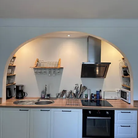 La Fontaine De St Clement Люс-Сен-Совёр